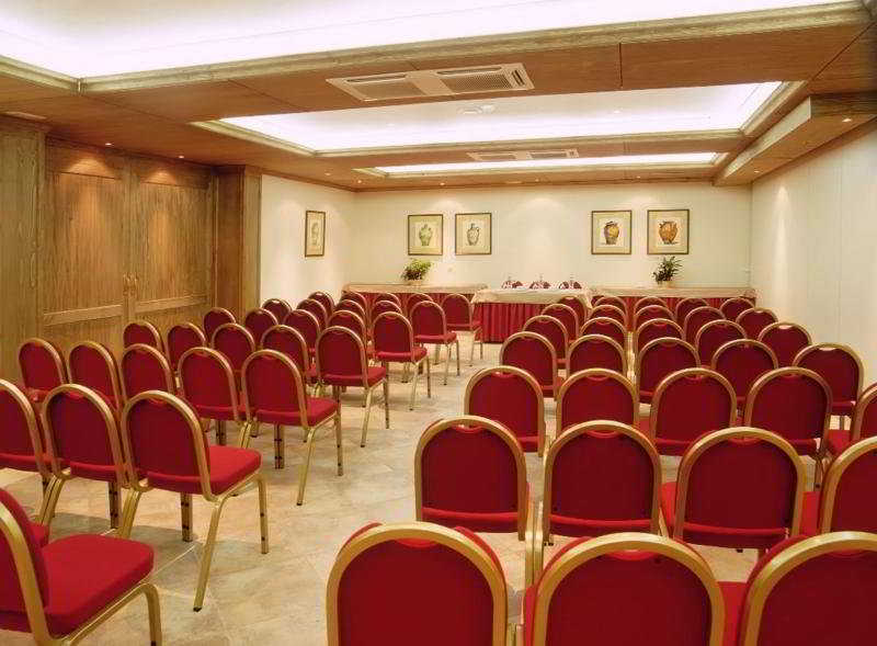 Fotos de la sala de conferencias del hotel